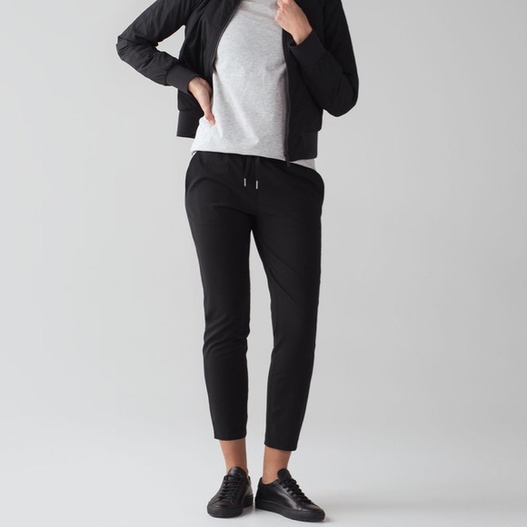lululemon athletica Pants - Lululemon On The Fly Pant Woven Black size 12